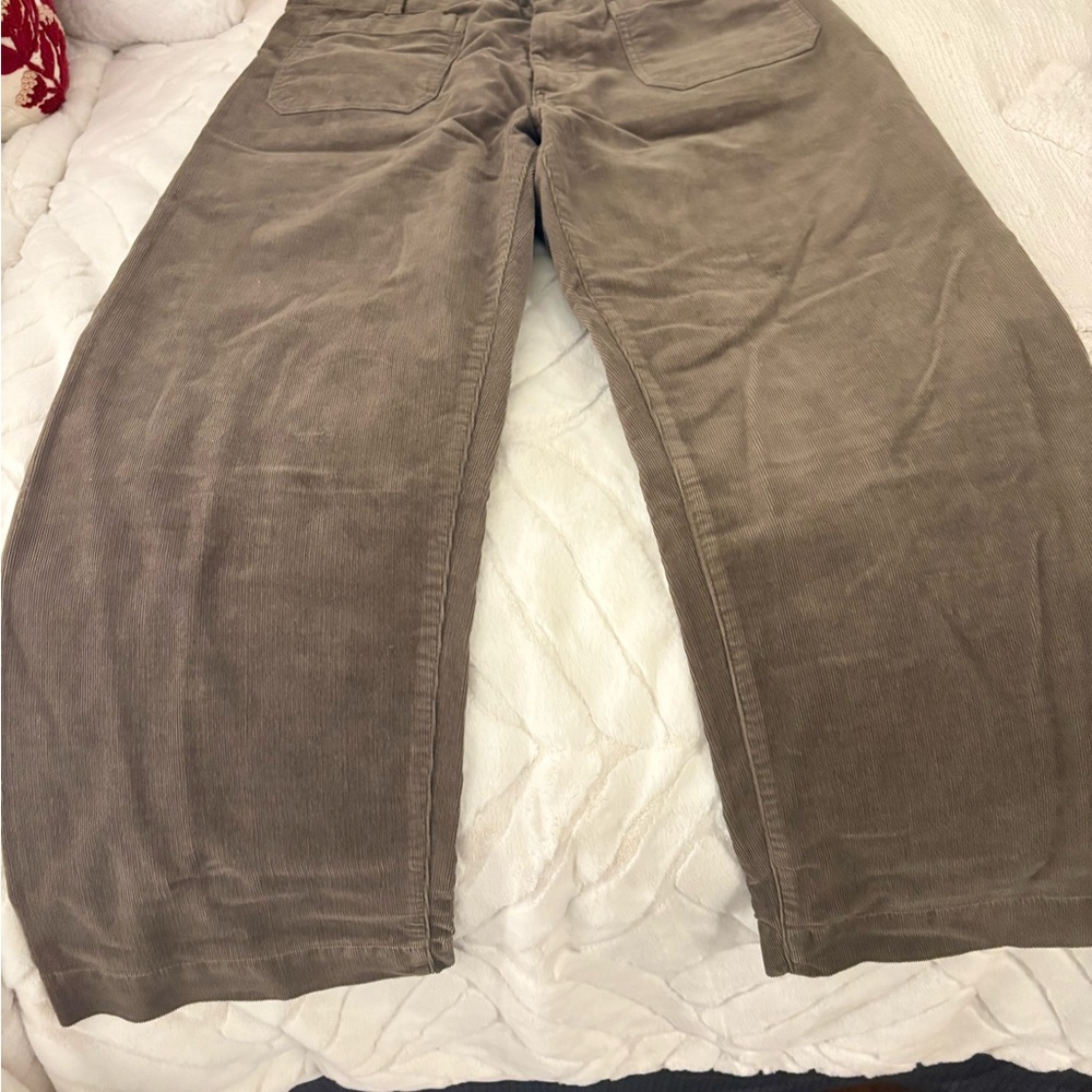 Woman’s Quince Brown Corduroy Pants 24” in seem